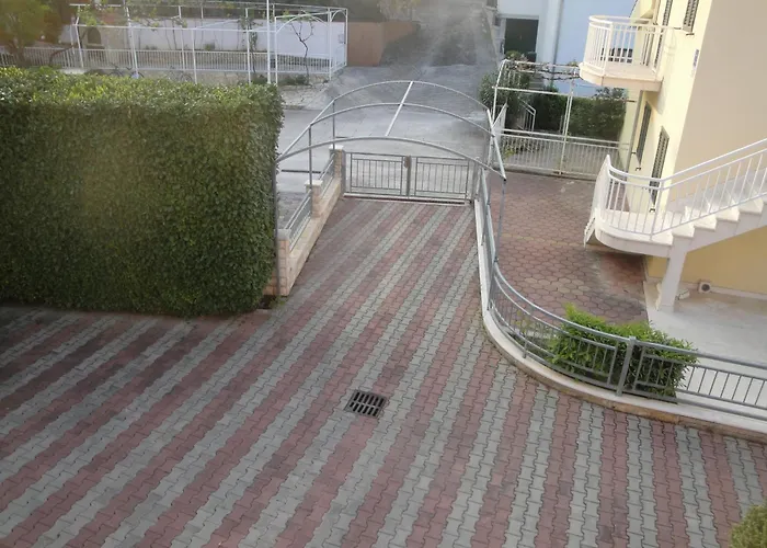 By The Sea Zaboric, - 16492 *